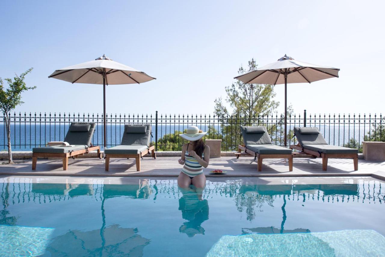 Avra Private Suites Lassi  Buitenkant foto