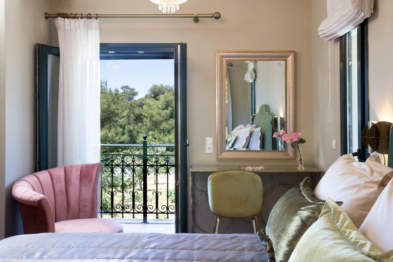 Avra Private Suites Lassi  Buitenkant foto